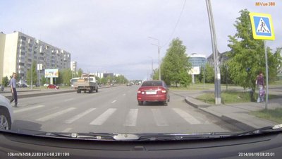 идёт пешеход