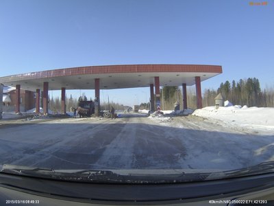 на выезде из п.Салым: грузовик въехал в опору границы обозначения территории ХМАО