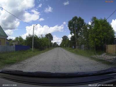 п.Первомайский - одна из улиц: въезд с трассы после Бегитино