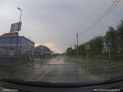 в самом посёлке только упавший знак увидел