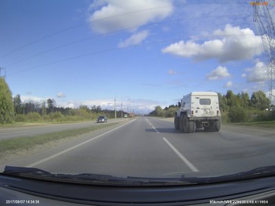 В такую погоду мне иногда хочется иметь такой вездеход.........