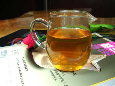 3) Чай &quot;Готовый пуэр&quot; (шу пуэр, ripe puehr)<br />Год сбора - 2010.<br />Вес - 200 грамм.<br />Производитель: Yunnan Kunming Yi Ming Xiang Tea Factory<br />Стоимость -10 долларов.