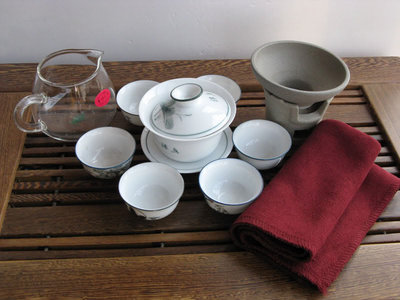 1) Набор для чайной церемонии на 6 персон.<br />Производитель: Yunnan China<br />Стоимость 26 долларов.